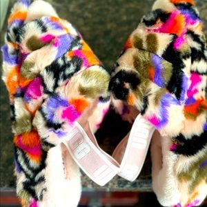UGG Women's Fluff Yeah Motlee Slides: Multi-Color
SKU 1103865-MULT